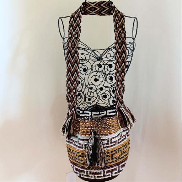 NEW Wayuu Handmade Woven Crossbody Bucket Bag Rhinestones Wide Strap Drawstring - Picture 11 of 17